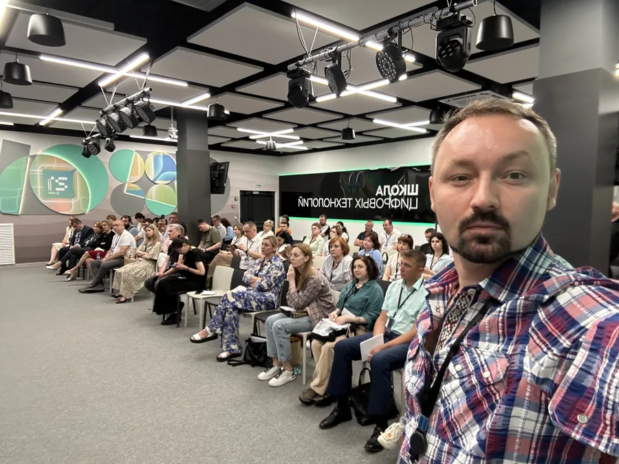 Руслан Громов на лекции